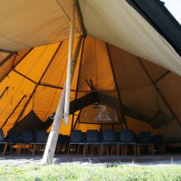 Séminaire sous tipis à la montagne